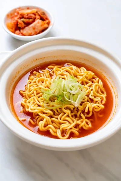 Koreański Pikantny Makaron Instant Kimchi Jedzenie Koreański Styl — Zdjęcie stockowe