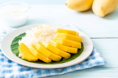 Yapışkan pirinçli mango - Tayland 'ın popüler geleneksel tatlısı