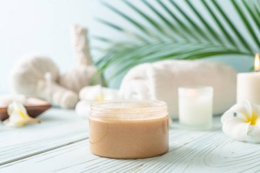 Ahşap zemin üzerine kurulmuş kaplıca tedavileri - Güzellik konsepti