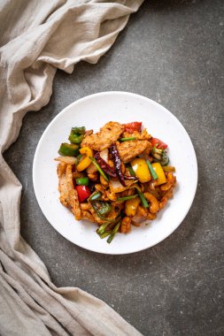 Kaju fıstığı - Asya gıda ile tavada kızartılmış tavuk