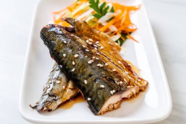 Teriyaki sosu - Japon yemekleri tarzı ile ızgara Saba Balık biftek