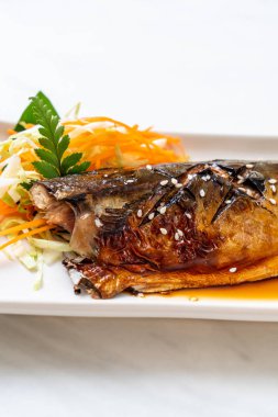 Teriyaki sosu - Japon yemekleri tarzı ile ızgara Saba Balık biftek