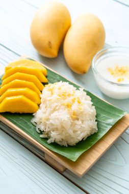 Yapışkan pirinçli mango - Tayland 'ın popüler geleneksel tatlısı