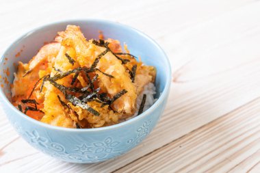 karides tempura pirinç kase karides yumurta ve yosun - Japon gıda tarzı