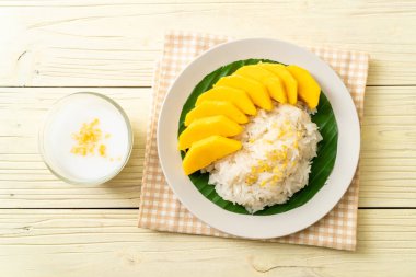 Yapışkan pirinçli mango - Tayland 'ın popüler geleneksel tatlısı