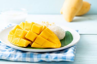 Yapışkan pirinçli mango - Tayland 'ın popüler geleneksel tatlısı