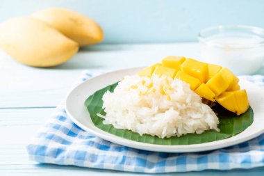 Yapışkan pirinçli mango - Tayland 'ın popüler geleneksel tatlısı