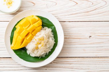 Yapışkan pirinçli mango - Tayland 'ın popüler geleneksel tatlısı