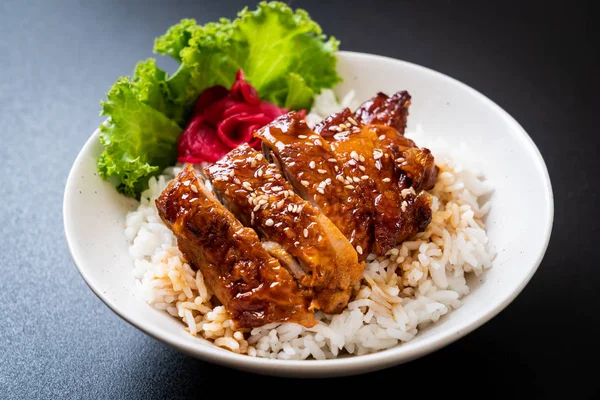 Ayam Panggang Dengan Saus Teriyaki Atas Mangkuk Nasi — Stok Foto