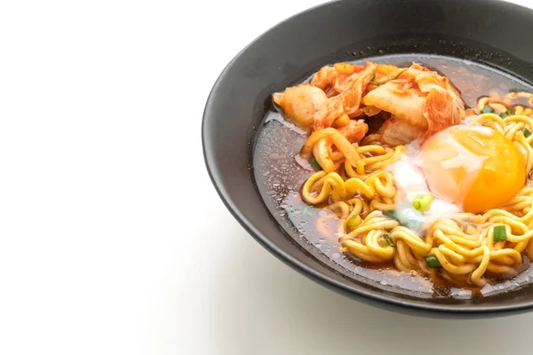 Koreanische Instant Nudeln Mit Kimchi Und Isoliert Auf Weißem Hintergrund — Stockfoto