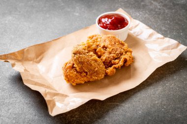 Kızarmış tavuk yemeği - abur cubur ve sağlıksız yemek