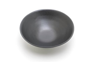 boş siyah plaka ve beyaz arka plan üzerinde izole kase