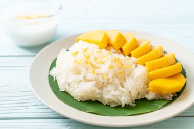 Yapışkan pirinçli mango - Tayland 'ın popüler geleneksel tatlısı