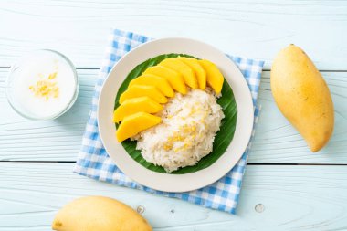 Yapışkan pirinçli mango - Tayland 'ın popüler geleneksel tatlısı