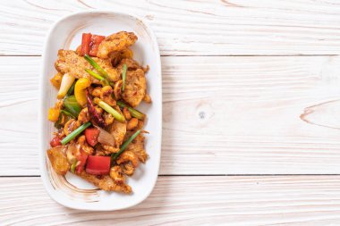 Kaju fıstığı - Asya gıda ile tavada kızartılmış tavuk