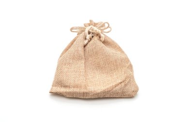 Beyaz arka plan üzerinde izole çuval kumaş çanta