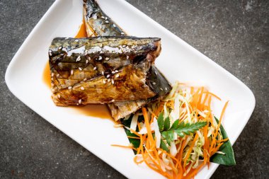 Teriyaki sosu - Japon yemekleri tarzı ile ızgara Saba Balık biftek