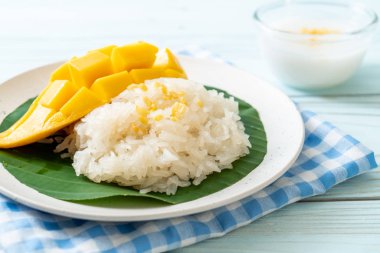 Yapışkan pirinçli mango - Tayland 'ın popüler geleneksel tatlısı