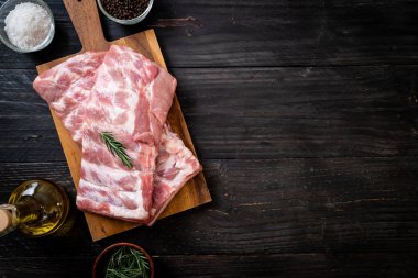 Taze Çiğ domuz kaburga malzemelerle
