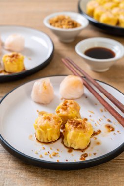 Çin karides pişmiş hamur tatlısı - Asya gıda tarzı