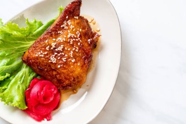 teriyaki sosu ve susam ızgara tavuk biftek