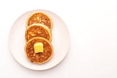 Beyaz backgorund izole tereyağlı gözleme