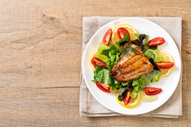 Izgara balık bifteği.