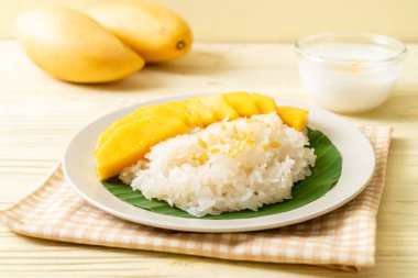 Yapışkan pirinçli mango - Tayland 'ın popüler geleneksel tatlısı