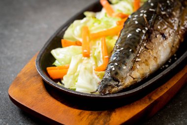 Teriyaki sosu - Japon yemekleri tarzı ile ızgara Saba Balık biftek