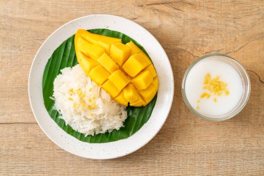 Yapışkan pirinçli mango - Tayland 'ın popüler geleneksel tatlısı