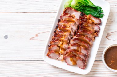 Barbekü kırmızı domuz soslu rosto