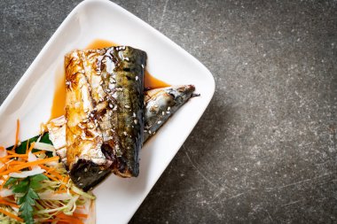 Teriyaki sosu - Japon yemekleri tarzı ile ızgara Saba Balık biftek