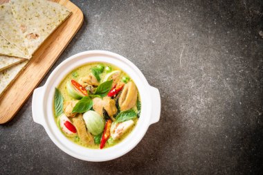 Roti ve yeşil köri tavuk - Müslüman gıda