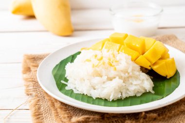 Yapışkan pirinçli mango - Tayland 'ın popüler geleneksel tatlısı