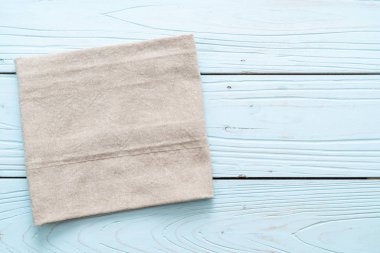 mutfak bezi (peçete) kopya alanı mavi ahşap zemin üzerine