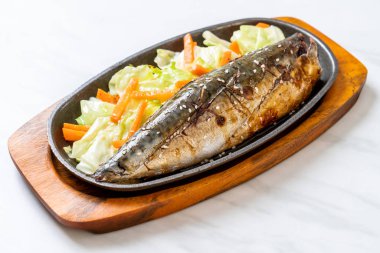 Teriyaki sosu - Japon yemekleri tarzı ile ızgara Saba Balık biftek