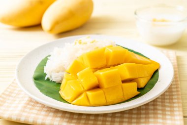 Yapışkan pirinçli mango - Tayland 'ın popüler geleneksel tatlısı