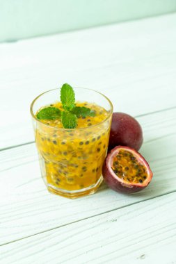 taze ve buzlu meyve suyu - sağlıklı içecek