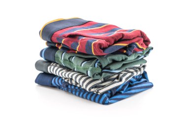 Beyaz arka plan üzerinde izole çizgili erkek iç giyim