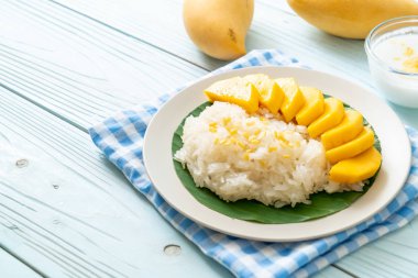 Yapışkan pirinçli mango - Tayland 'ın popüler geleneksel tatlısı