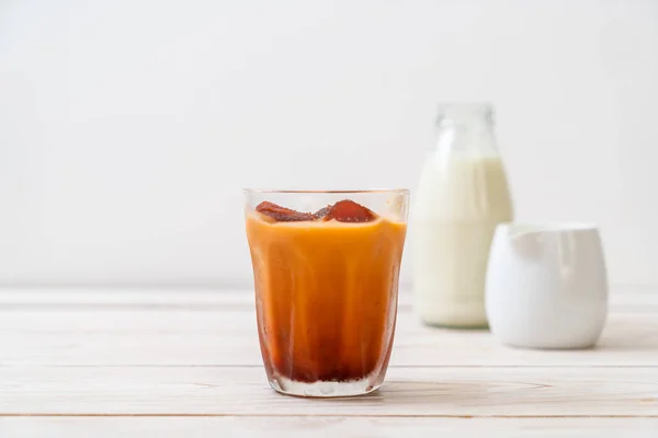 Thai Tea Ice Cube Milk Wood Background — Stok Foto