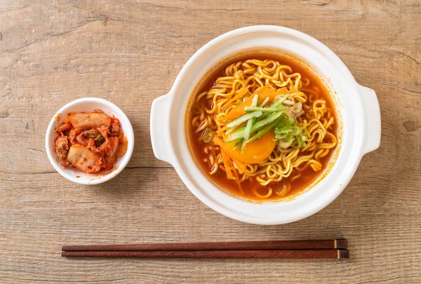 Koreanische Scharfe Instant Nudeln Mit Gemüse Und Kimchi Koreanische Küche — Stockfoto