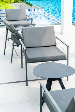 boş açık veranda güverte ve sandalye