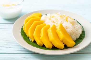 Yapışkan pirinçli mango - Tayland 'ın popüler geleneksel tatlısı