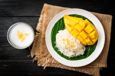 Yapışkan pirinçli mango - Tayland 'ın popüler geleneksel tatlısı