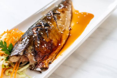 Teriyaki sosu - Japon yemekleri tarzı ile ızgara Saba Balık biftek