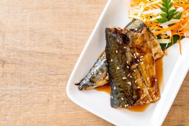 Teriyaki sosu - Japon yemekleri tarzı ile ızgara Saba Balık biftek