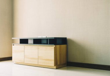 Oda iç boş ahşap dolap