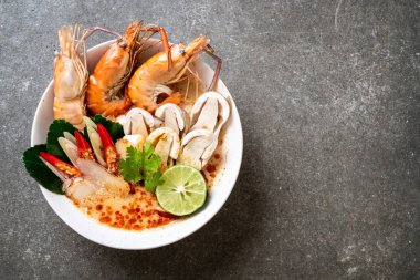 Baharatlı karides çorbası (Tom Yum Goong) - Tay geleneksel gıda