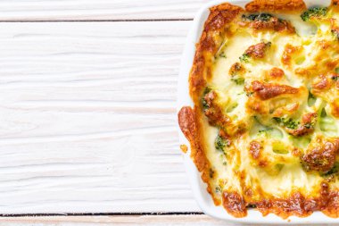 Peynirli fırında karnabahar ve brokoli graten